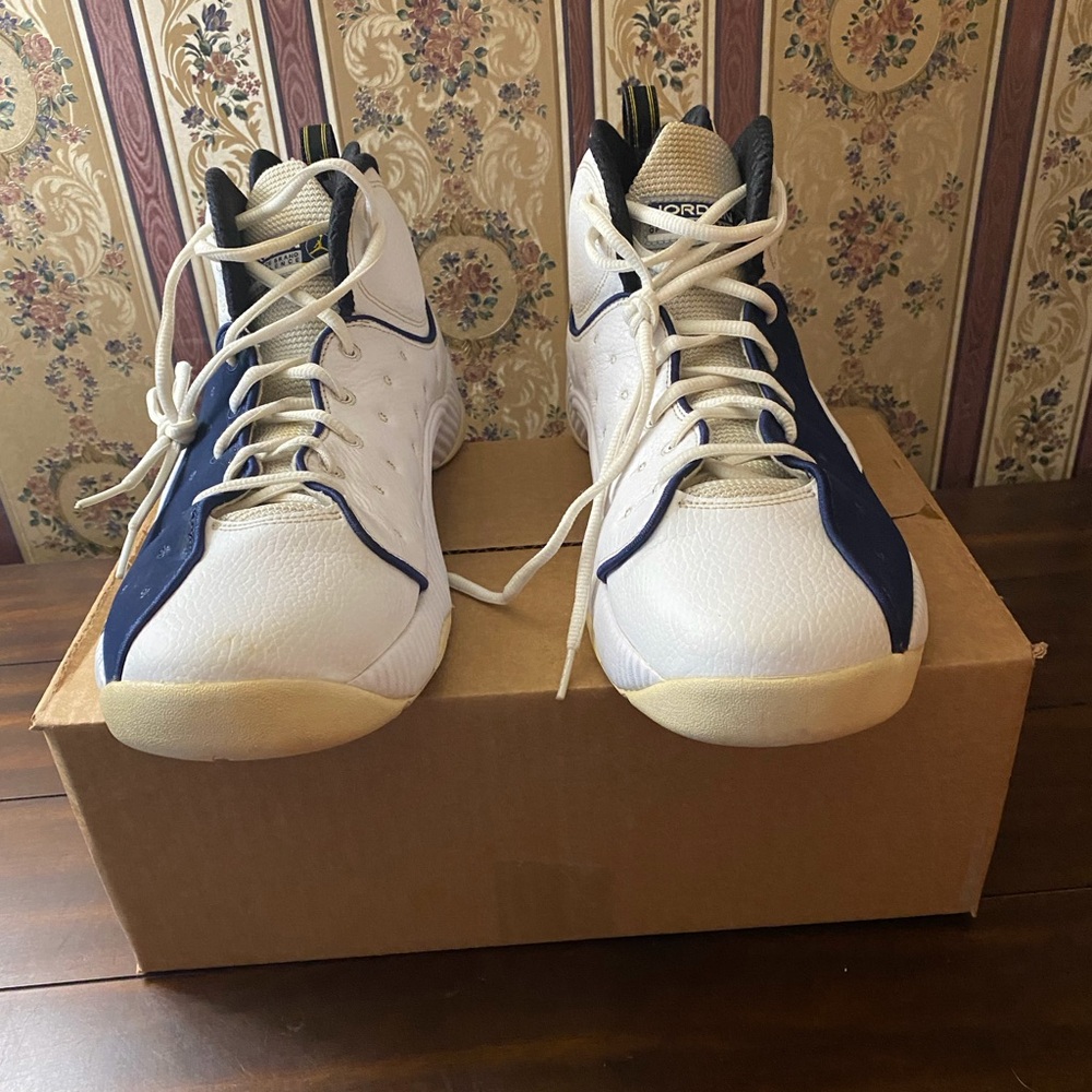 Jordan Jumpman 2 Sneakers. - Picture 4 of 9